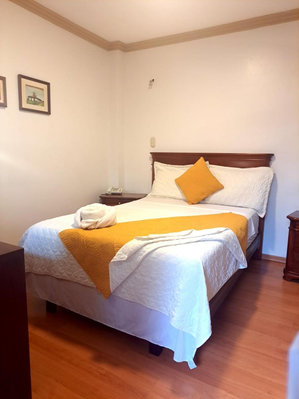 קואנקה Hotel Coronel מראה חיצוני תמונה
