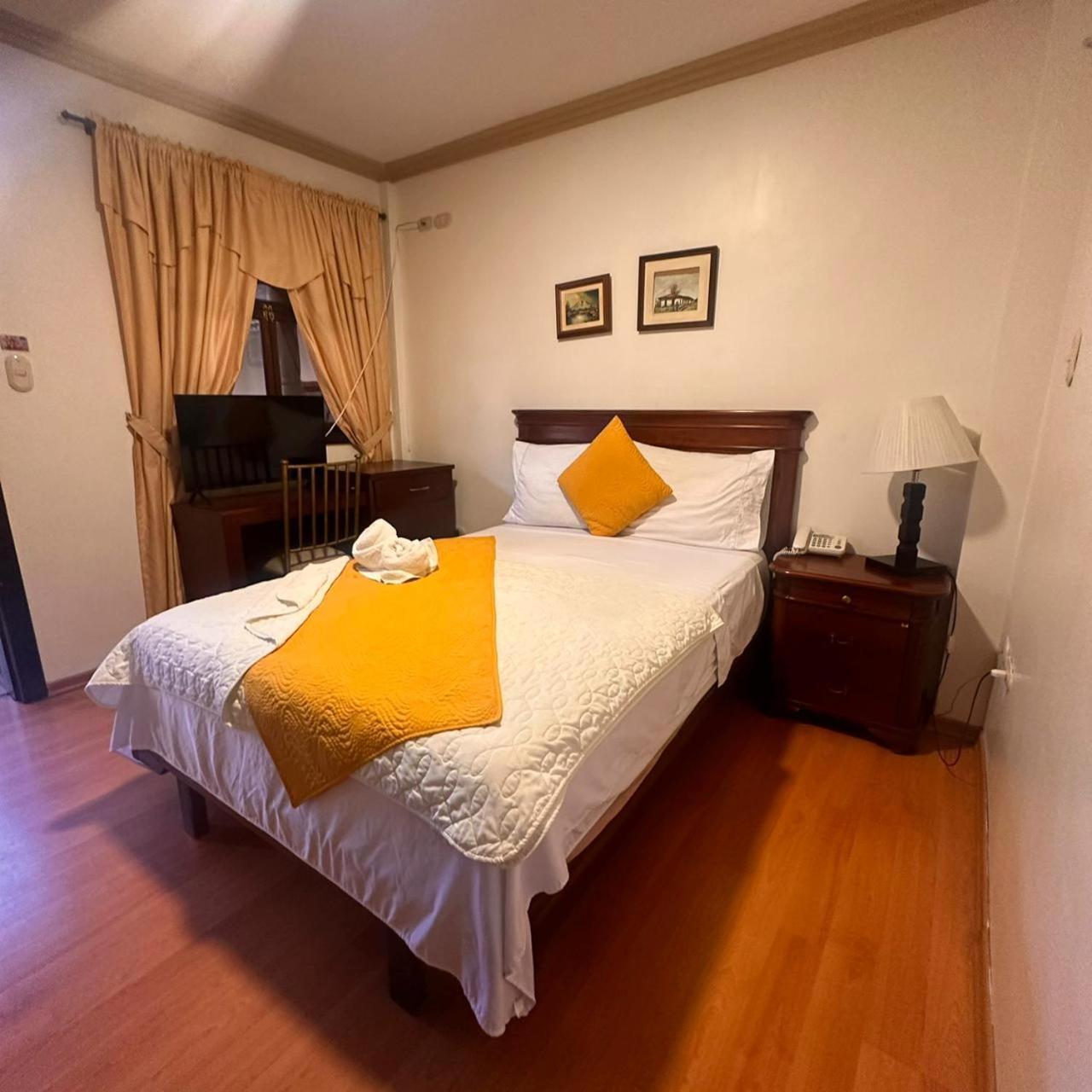 קואנקה Hotel Coronel מראה חיצוני תמונה